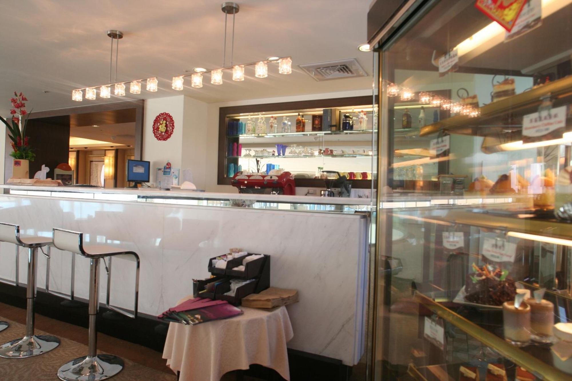 Chateau Beach Resort קנטינג מראה חיצוני תמונה Interior of a café in Hong Kong